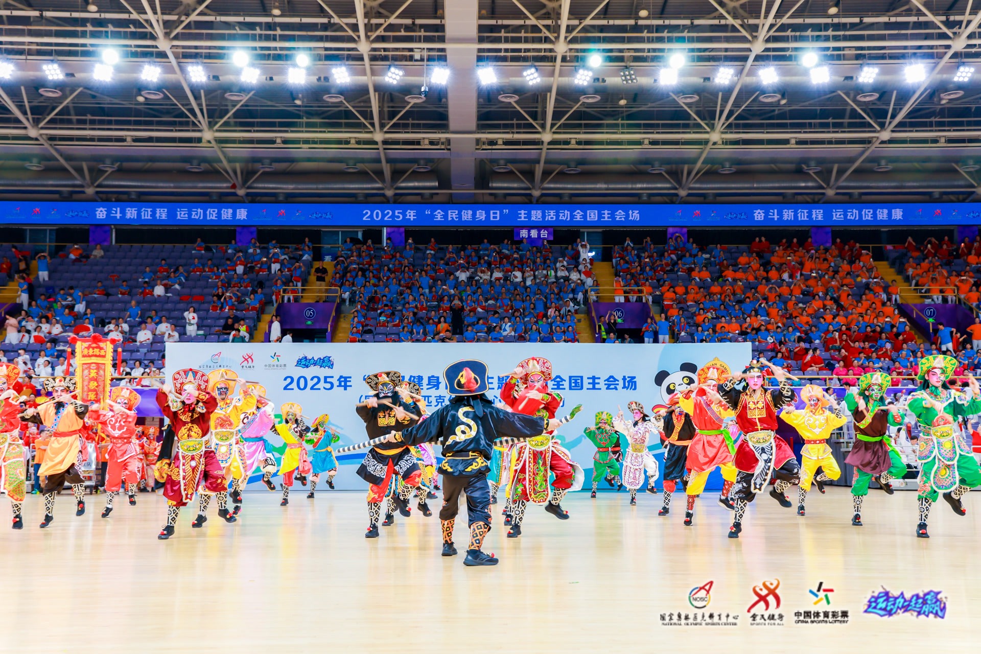 ＂徐杰的优秀有目共睹，但首先是遇到了杜锋，写何尝不是一种勇敢魄力担当，因为个子矮小，换成别的教练，未必敢于启用